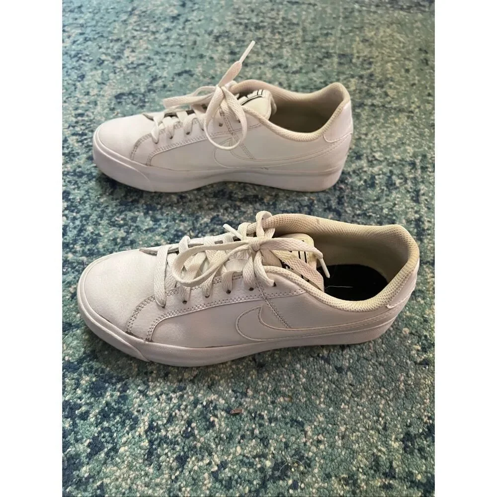 Nike Court Royale AC Athletic Sneaker Size 5.5 Style AO2810-102